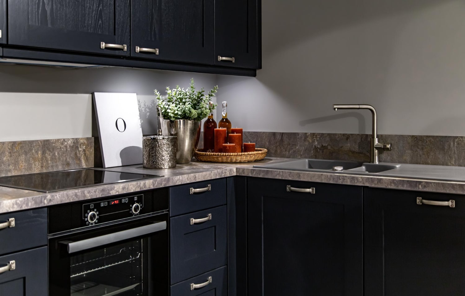 Black kitchen, a bold design for exquisite taste: What NOT to do when redecorating + charming black kitchen themes and ideas, 7, eurocraftswfl.com